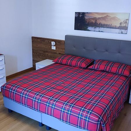 Appartamento Adele Мале Екстер'єр фото