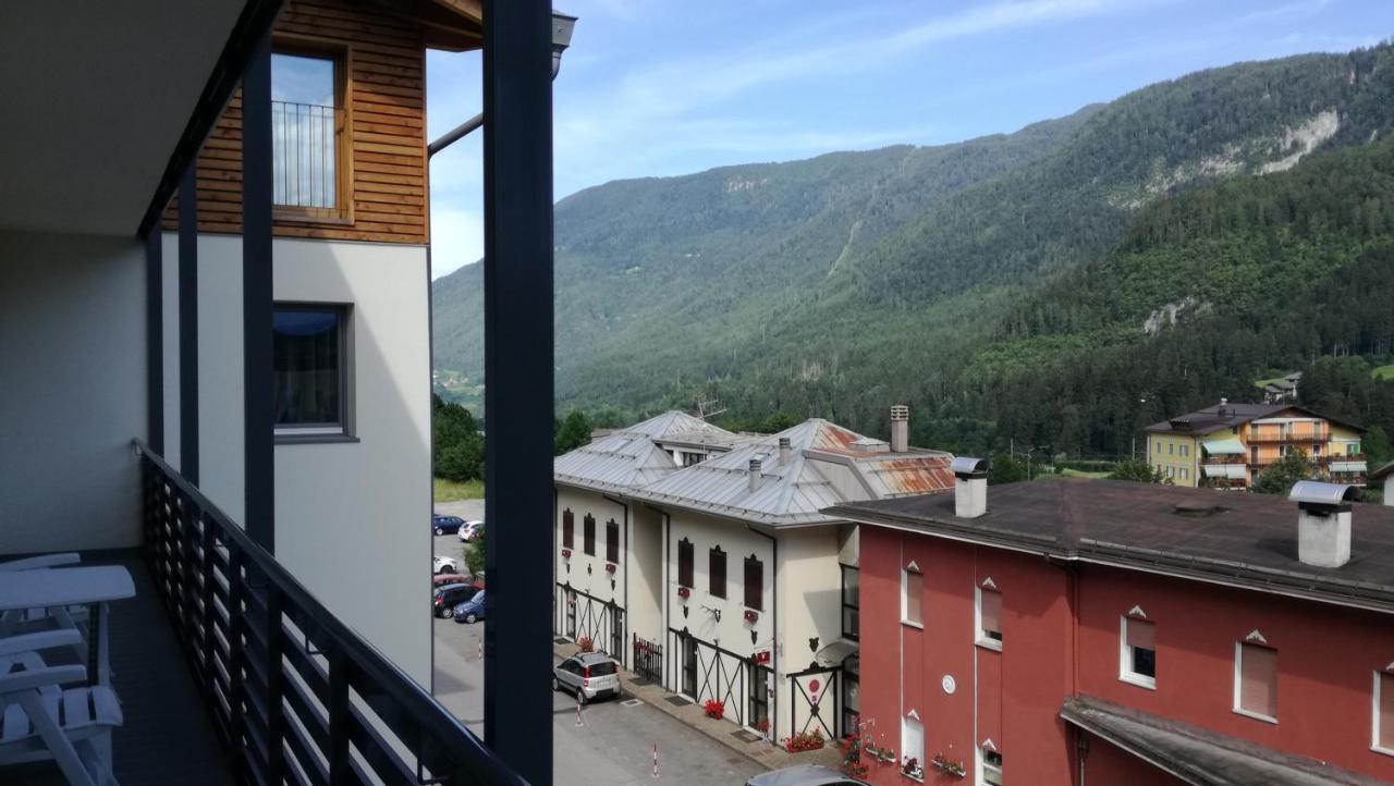 Appartamento Adele Мале Екстер'єр фото